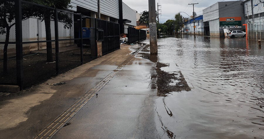 Rua do depósito da editora.